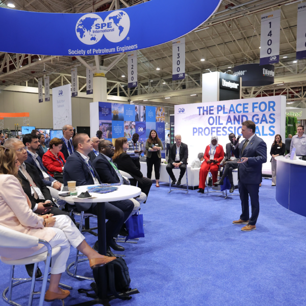 Kinitics booth conversation at an industry trade show